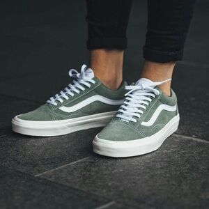 Vans Old Skool Premium Pig Suede Sneaker in Douglas Fir green